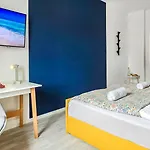Nuju - 4-zimmer, 10 Gaeste, Wintergarten & Terrasse & Parkplatz Homestay *