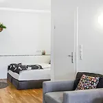Δωμάτια σε οικογενειακή κατοικία Nuju - 4-zimmer, 10 Gaeste, Wintergarten & Terrasse & Parkplatz Μπίλεφελντ