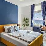 Nuju - 4-zimmer, 10 Gaeste, Wintergarten & Terrasse & Parkplatz *