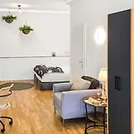 4 Schlafzimmer, Wintergarten & Terrasse & Parkplatz, Nahe Hbf - Nuju *