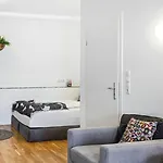 Nuju - 4-zimmer, 10 Gaeste, Wintergarten & Terrasse & Parkplatz