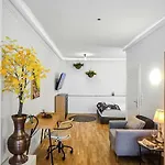 Nuju - 4-zimmer, 10 Gaeste, Wintergarten & Terrasse & Parkplatz Δωμάτια σε οικογενειακή κατοικία
