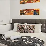 Nuju - 4-zimmer, 10 Gaeste, Wintergarten & Terrasse & Parkplatz *