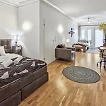 Homestay Nuju - 4-zimmer, 10 Gaeste, Wintergarten & Terrasse & Parkplatz Bielefeld