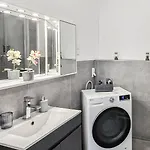 Homestay Nuju - 4-zimmer, 10 Gaeste, Wintergarten & Terrasse & Parkplatz Bielefeld