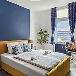 Nuju - 4-zimmer, 10 Gaeste, Wintergarten & Terrasse & Parkplatz