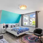 Nuju - 4-zimmer, 10 Gaeste, Wintergarten & Terrasse & Parkplatz Homestay