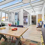 Nuju - 4-zimmer, 10 Gaeste, Wintergarten & Terrasse & Parkplatz Δωμάτια σε οικογενειακή κατοικία Μπίλεφελντ