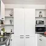 Nuju - 4-zimmer, 10 Gaeste, Wintergarten & Terrasse & Parkplatz *
