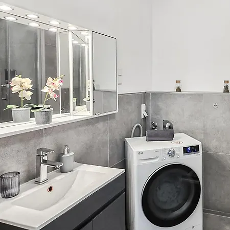 4 Schlafzimmer, Wintergarten & Terrasse & Parkplatz, Nahe Hbf * بيليفيلد