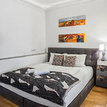 4 Schlafzimmer, Wintergarten & Terrasse & Parkplatz, Nahe Hbf Habitación en casa particular *