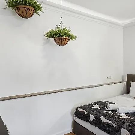 4 Schlafzimmer, Wintergarten & Terrasse & Parkplatz, Nahe Hbf Habitación en casa particular Bielefeld