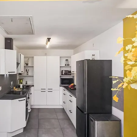 4 Schlafzimmer, Wintergarten & Terrasse & Parkplatz, Nahe Hbf بيليفيلد