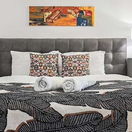 4 Schlafzimmer, Wintergarten & Terrasse & Parkplatz, Nahe Hbf