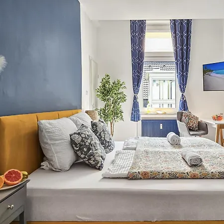 4 Schlafzimmer, Wintergarten & Terrasse & Parkplatz, Nahe Hbf