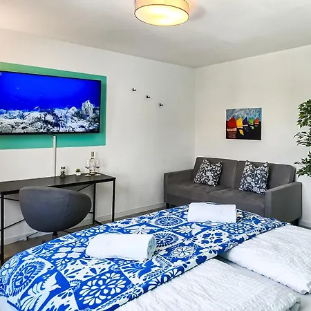 4 Schlafzimmer, Wintergarten & Terrasse & Parkplatz, Nahe Hbf Habitación en casa particular