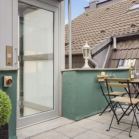 4 Schlafzimmer, Wintergarten & Terrasse & Parkplatz, Nahe Hbf بيليفيلد