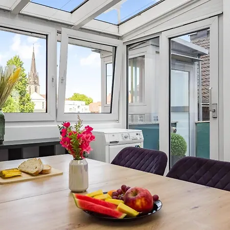 4 Schlafzimmer, Wintergarten & Terrasse & Parkplatz, Nahe Hbf