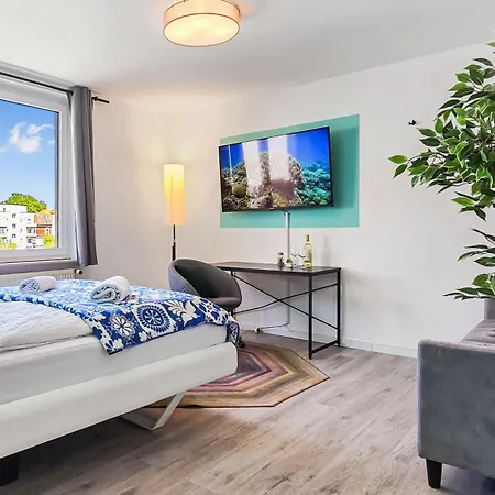 4 Schlafzimmer, Wintergarten & Terrasse & Parkplatz, Nahe Hbf منزل للإقامة