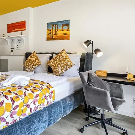 Habitación en casa particular 4 Schlafzimmer, Wintergarten & Terrasse & Parkplatz, Nahe Hbf