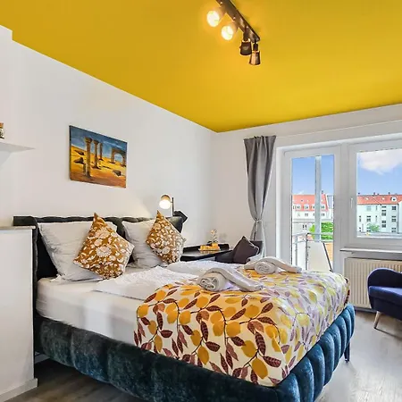 4 Schlafzimmer, Wintergarten & Terrasse & Parkplatz, Nahe Hbf