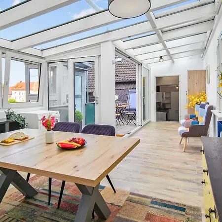 Nuju - 4-zimmer, 10 Gaeste, Wintergarten & Terrasse & Parkplatz Homestay