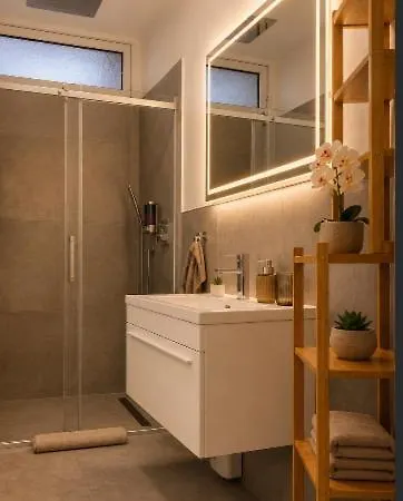 Séjour chez l'habitant Nuju - 4-zimmer, 10 Gaeste, Wintergarten & Terrasse & Parkplatz *