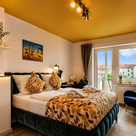 Pansiyon Nuju - 4-zimmer, 10 Gaeste, Wintergarten & Terrasse & Parkplatz Bielefeld
