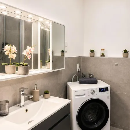 Nuju - 4-zimmer, 10 Gaeste, Wintergarten & Terrasse & Parkplatz Homestay