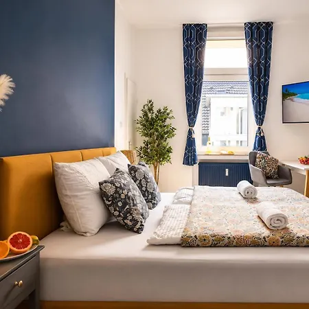 Nuju - 4-zimmer, 10 Gaeste, Wintergarten & Terrasse & Parkplatz Pansiyon *