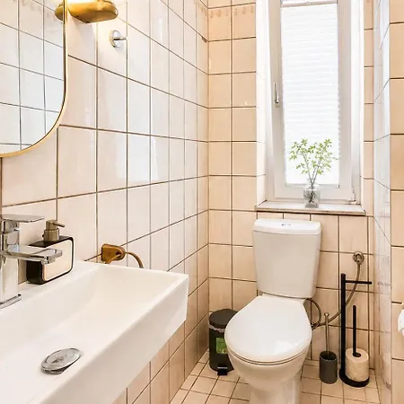 Nuju - 4-zimmer, 10 Gaeste, Wintergarten & Terrasse & Parkplatz