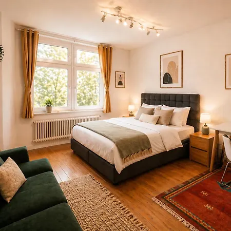 Pansiyon Nuju - 4-zimmer, 10 Gaeste, Wintergarten & Terrasse & Parkplatz Bielefeld