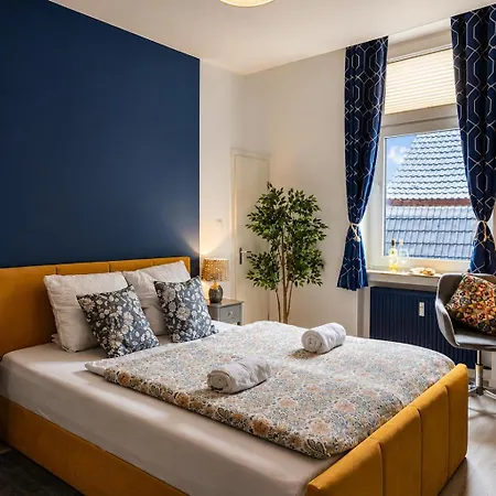 Nuju - 4-zimmer, 10 Gaeste, Wintergarten & Terrasse & Parkplatz Bielefeld
