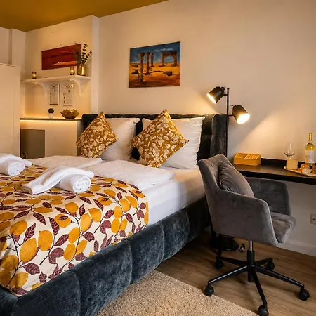 Séjour chez l'habitant Nuju - 4-zimmer, 10 Gaeste, Wintergarten & Terrasse & Parkplatz *