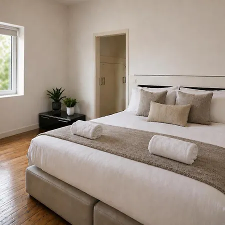 Séjour chez l'habitant Nuju - 4-zimmer, 10 Gaeste, Wintergarten & Terrasse & Parkplatz Bielefeld