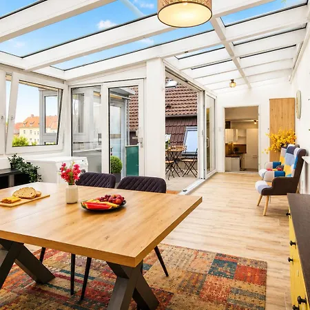 Nuju - 4-zimmer, 10 Gaeste, Wintergarten & Terrasse & Parkplatz * Bielefeld