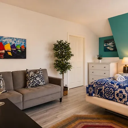 Nuju - 4-zimmer, 10 Gaeste, Wintergarten & Terrasse & Parkplatz Séjour chez l'habitant *