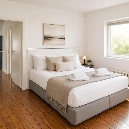 בית אירוח Nuju - 4-zimmer, 10 Gaeste, Wintergarten & Terrasse & Parkplatz *