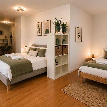 Nuju - 4-zimmer, 10 Gaeste, Wintergarten & Terrasse & Parkplatz Séjour chez l'habitant Bielefeld
