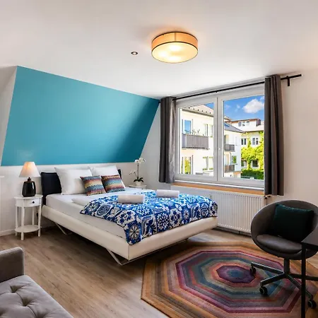 Séjour chez l'habitant Nuju - 4-zimmer, 10 Gaeste, Wintergarten & Terrasse & Parkplatz Bielefeld