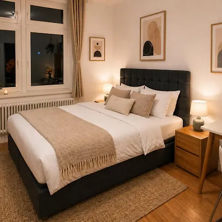 Nuju - 4-zimmer, 10 Gaeste, Wintergarten & Terrasse & Parkplatz *