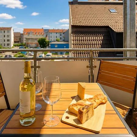 Nuju - 4-zimmer, 10 Gaeste, Wintergarten & Terrasse & Parkplatz