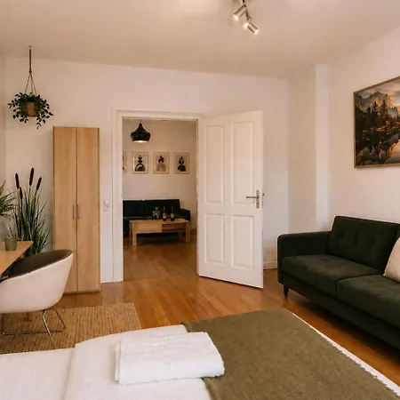 Séjour chez l'habitant Nuju - 4-zimmer, 10 Gaeste, Wintergarten & Terrasse & Parkplatz Bielefeld