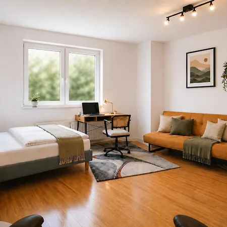 Nuju - 4-zimmer, 10 Gaeste, Wintergarten & Terrasse & Parkplatz Pansiyon *