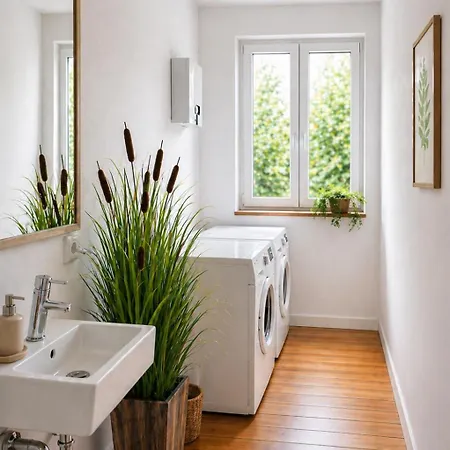 Nuju - 4-zimmer, 10 Gaeste, Wintergarten & Terrasse & Parkplatz Bielefeld