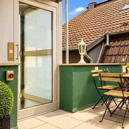 Séjour chez l'habitant Nuju - 4-zimmer, 10 Gaeste, Wintergarten & Terrasse & Parkplatz