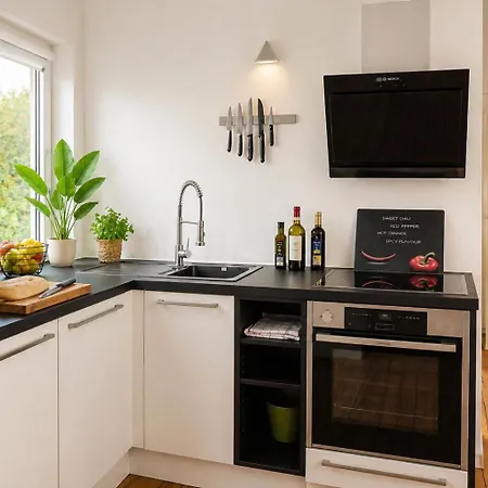 Nuju - 4-zimmer, 10 Gaeste, Wintergarten & Terrasse & Parkplatz Bielefeld