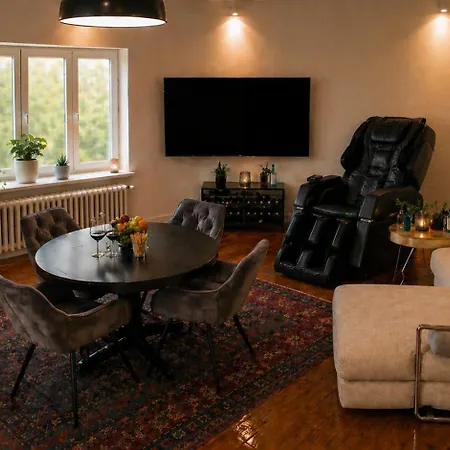 Nuju - 4-zimmer, 10 Gaeste, Wintergarten & Terrasse & Parkplatz *