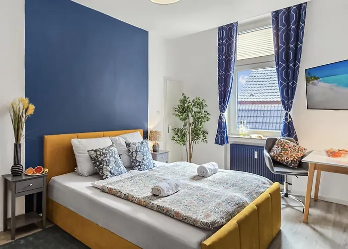 Pansiyon 4 Schlafzimmer, Wintergarten & Terrasse & Parkplatz, Nahe Hbf - Nuju