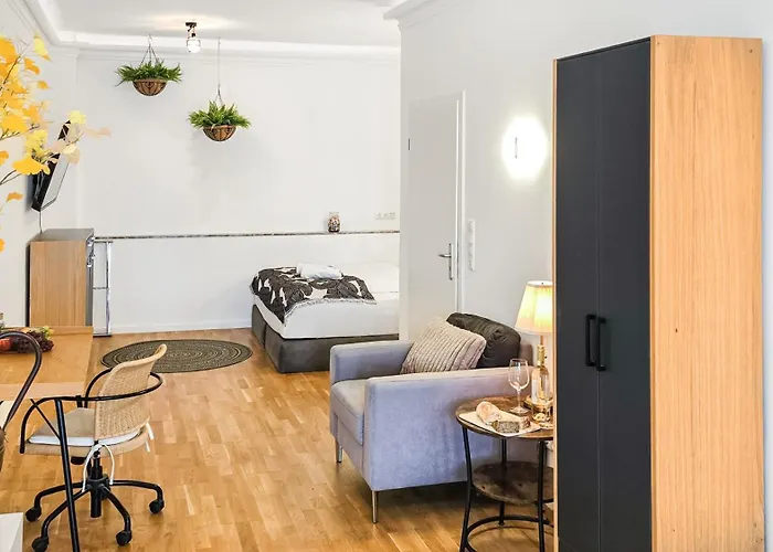 4 Schlafzimmer, Wintergarten & Terrasse & Parkplatz, Nahe Hbf - Nuju *